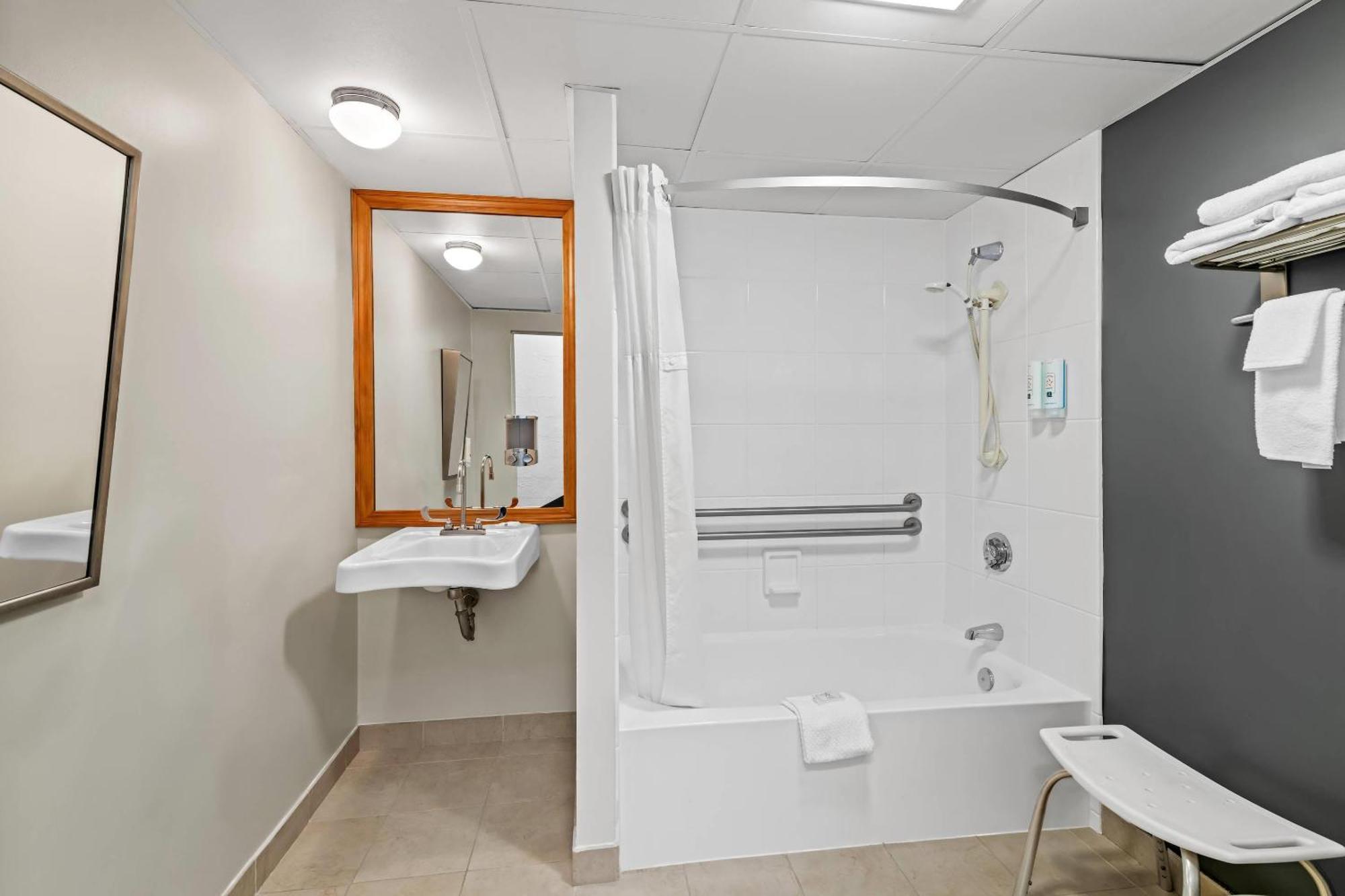 Quality Inn Bangor Airport Bagian luar foto