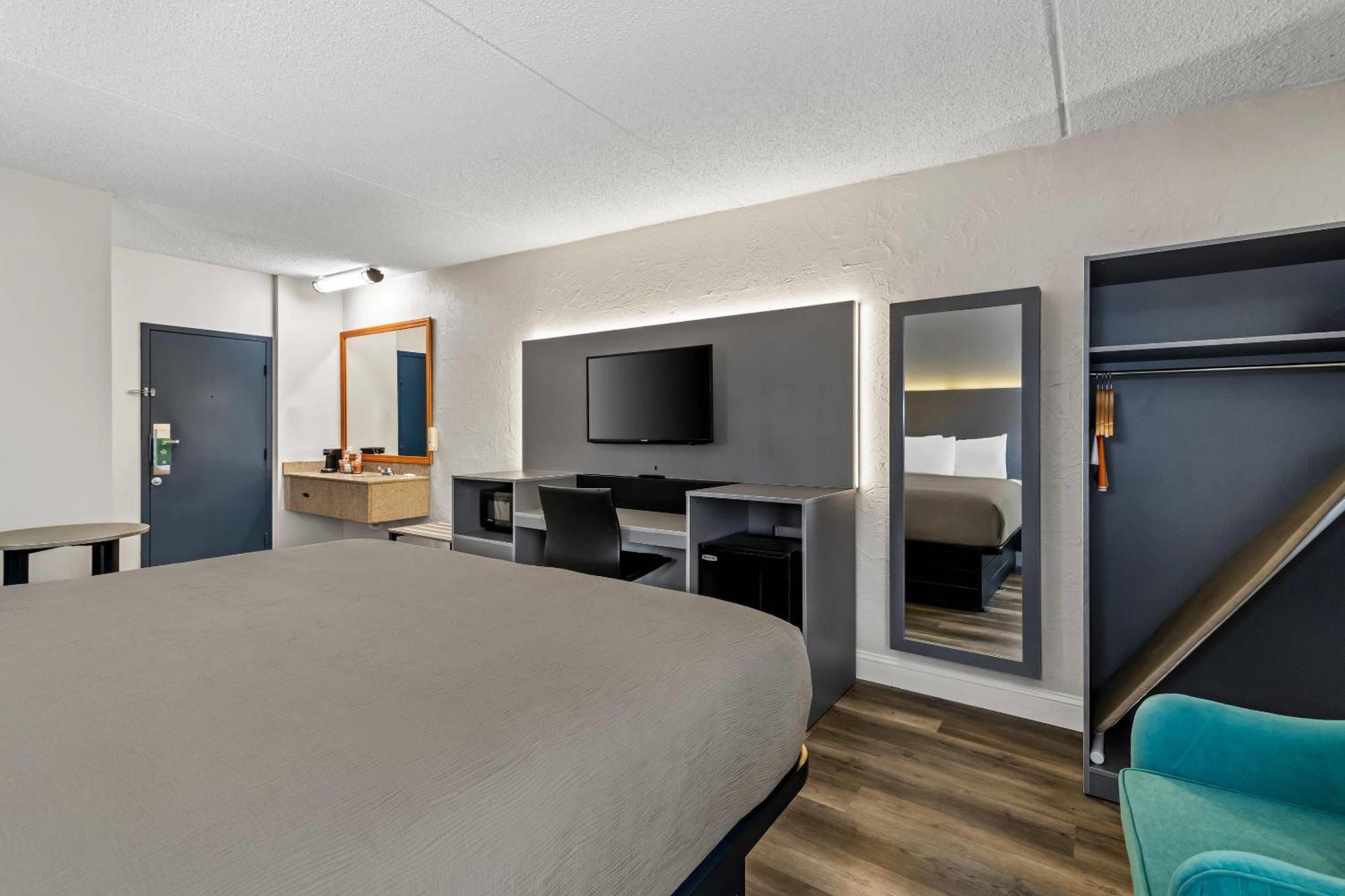 Quality Inn Bangor Airport Bagian luar foto