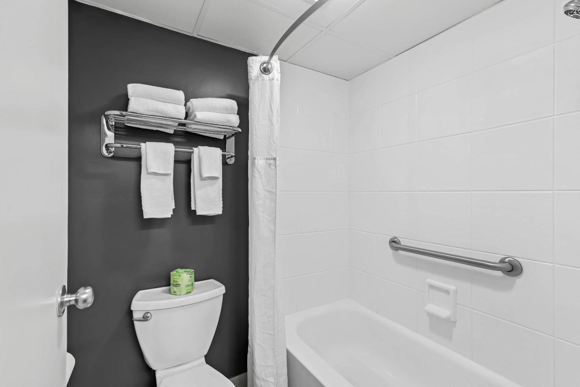Quality Inn Bangor Airport Bagian luar foto